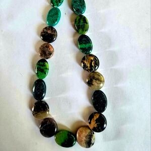 UNIQUE BOUTIQUE MALACHITE MEETS SWAROVSKI BEAD TO CREATE 16" CHOKER NECKLACE